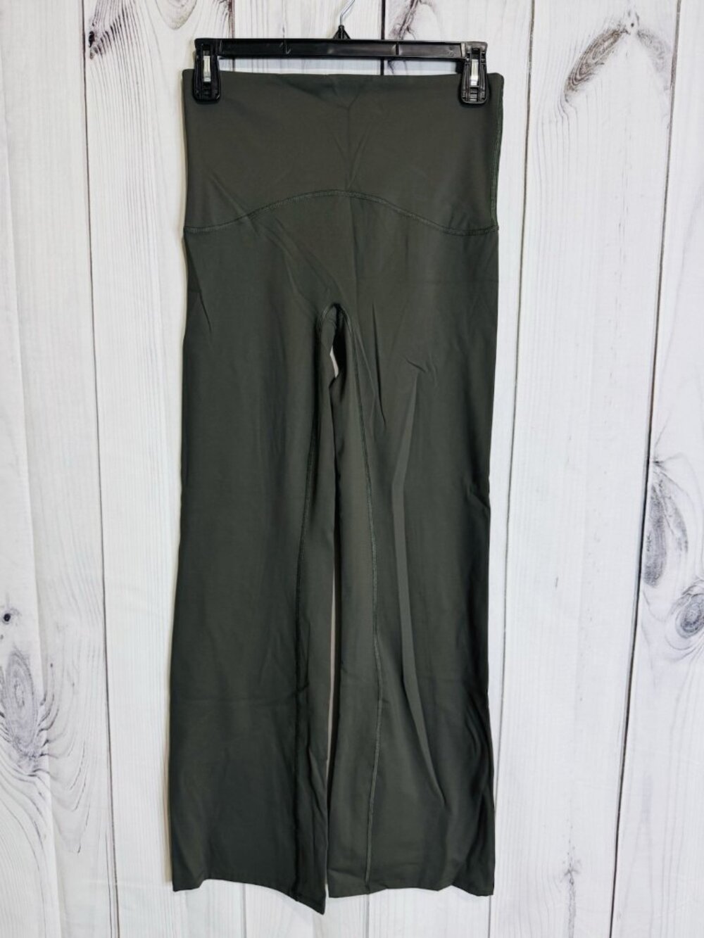 Spanx Booty Boost Wide Leg Yoga Pants Olive Green High Waisted Sz XL (30x30)